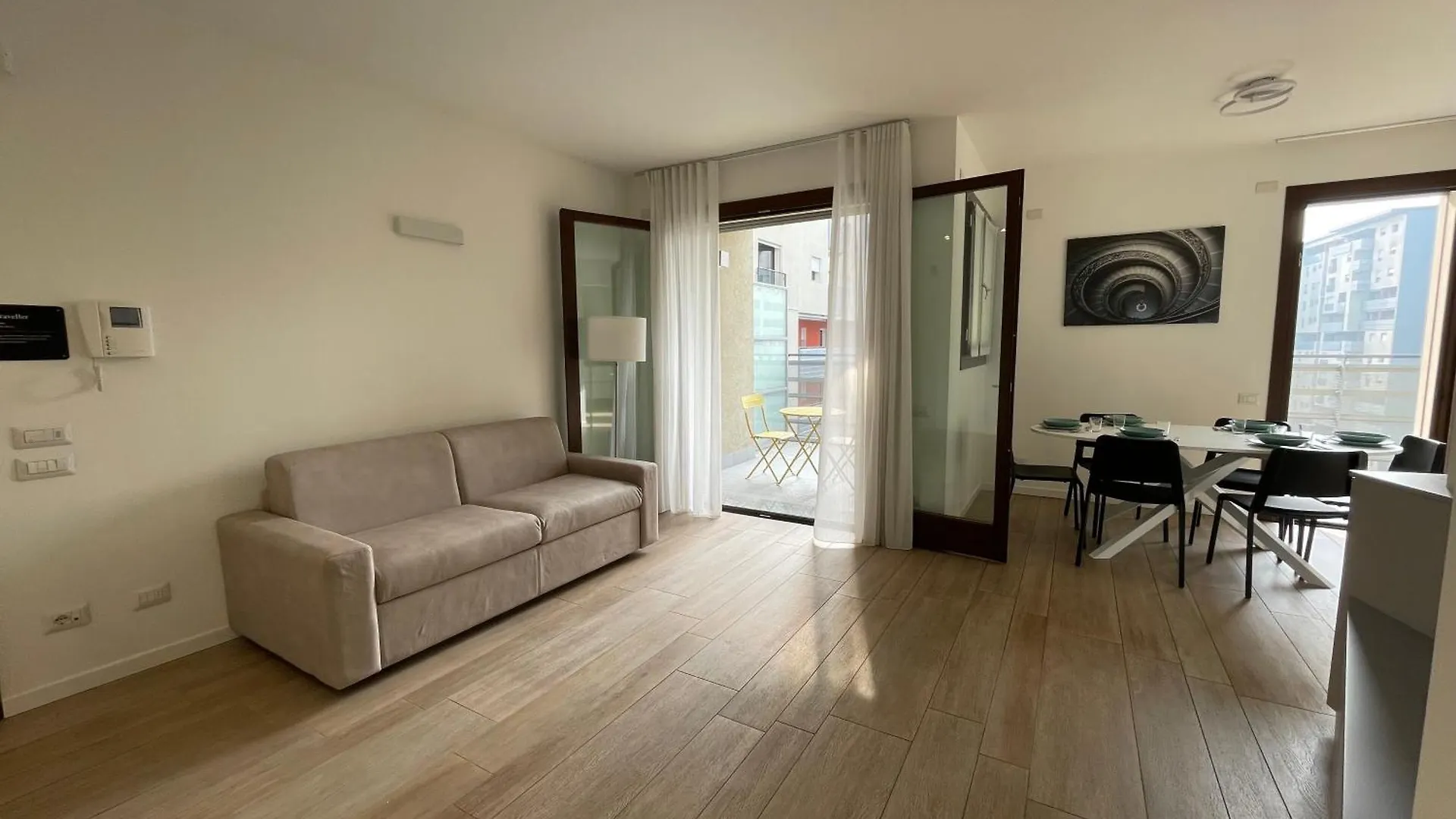 Hospitami Apartment - 15 Min Duomo Milano 0*, Milan Italy