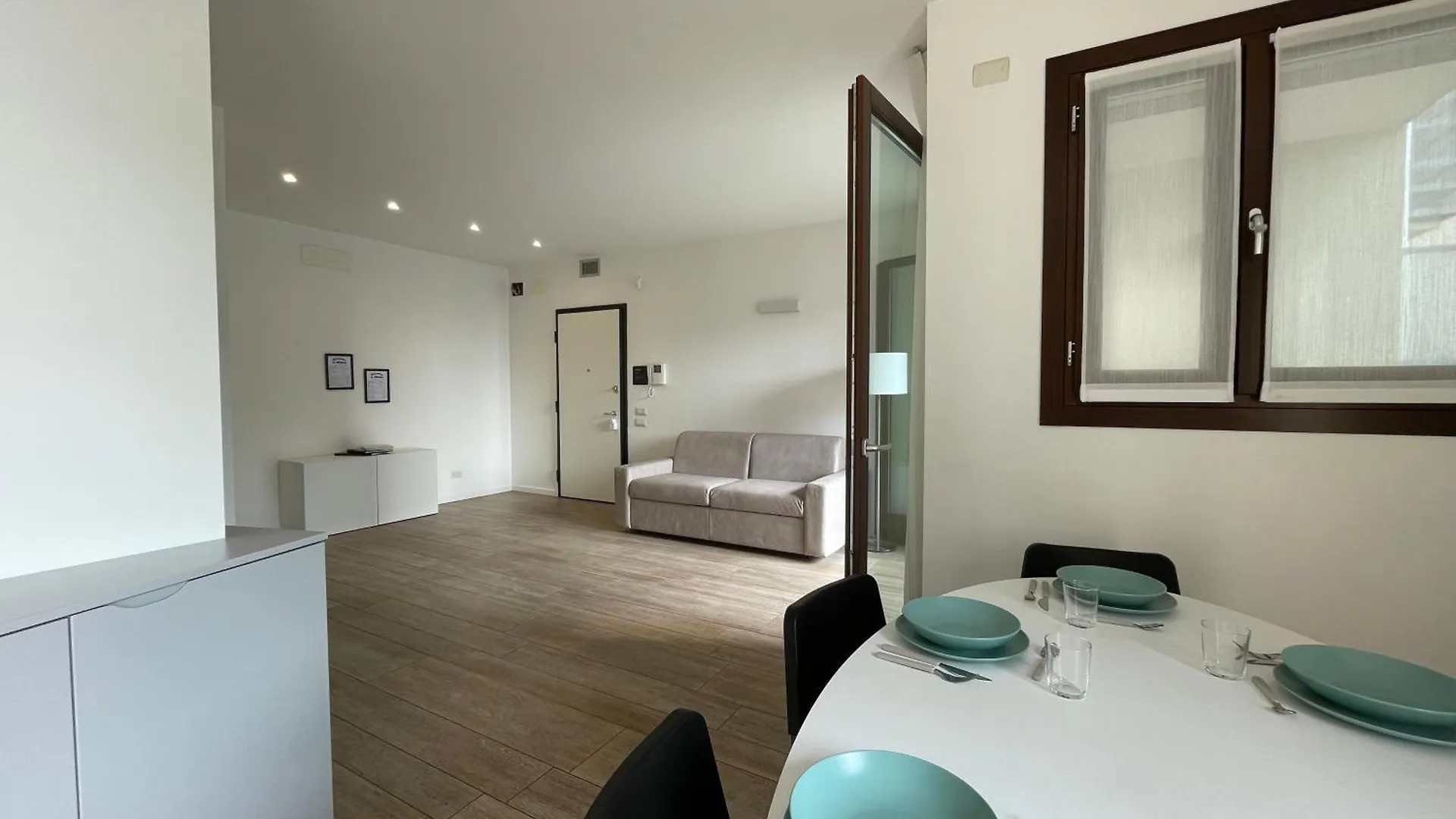 Hospitami Apartment - 15 Min Duomo Milano 0*, Milan